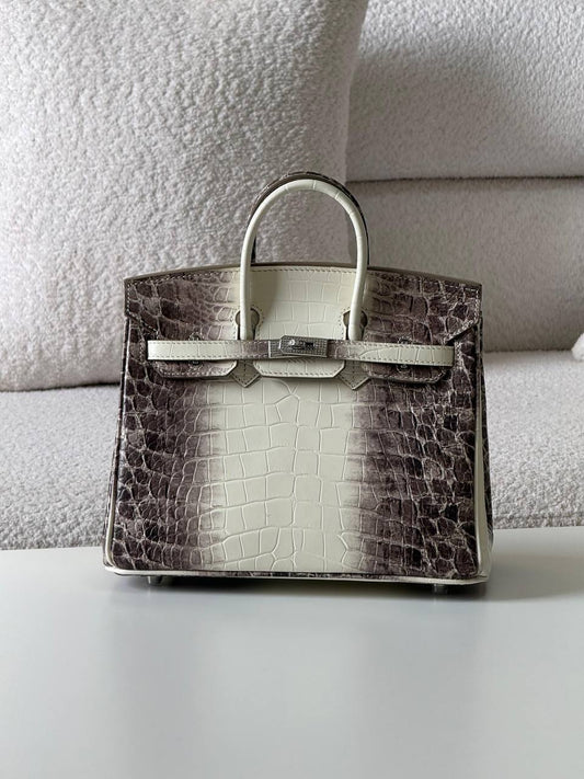 Hermes birkin croc 25cm💕master quality😍with box❤️
950 dhs🪙💕

Zain52
♥️♥️♥️