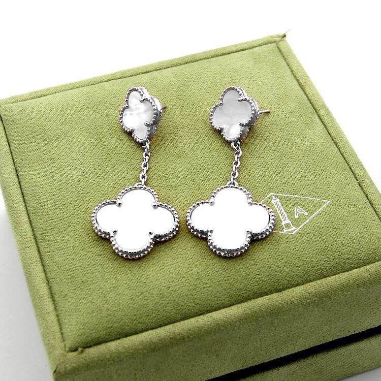 VCA 💫✨
       *Earrings 2 FLOWER*     💎
65 dhs🪙🌨️
             _WITH_
        *GOOD Box*📦
🎁🎁🎁


Zain89
♥️♥️♥️