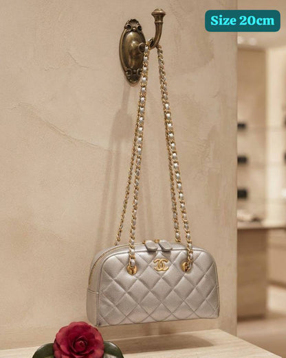 Chanel

Best quality

With box

105 dhs🇦🇪🇦🇪

size 20cm

Zain158
♥️♥️♥️
