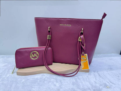 Mk 
with wallet  
size:33×26×13.5cm  
110 dhs💓

Zain114
♥️♥️♥️