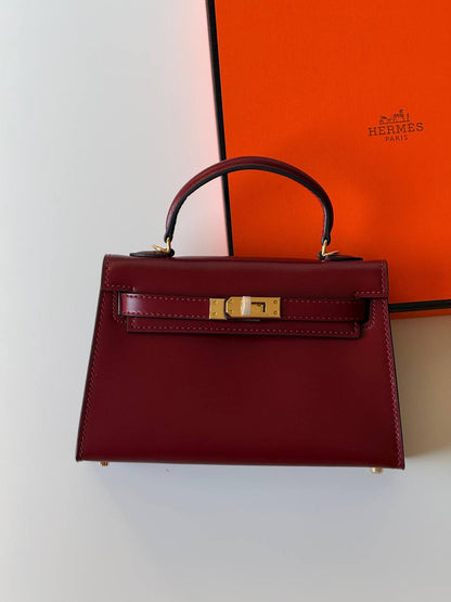 Hermes
minikelly 19cm💕
master quality😍with box❤️
340 dhs❤️💚❤️💚

Zain52
💚❤️💚
