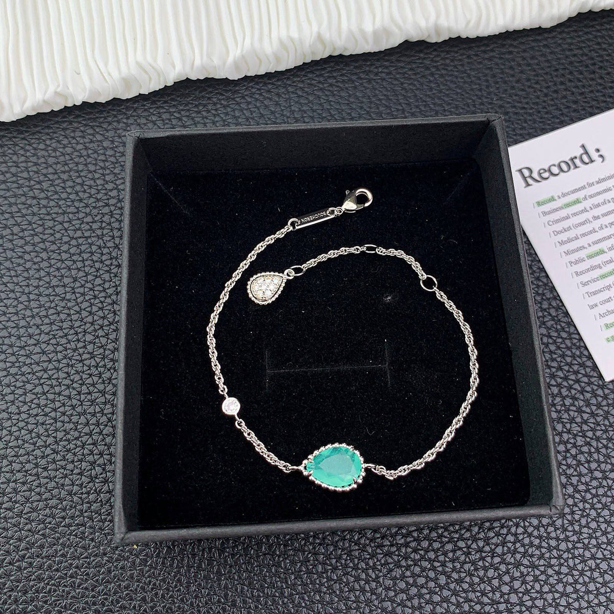 Boucheron set
Necklace 
Earrings 
Bracelet 
Master quality

115 dhs🇦🇪 normal box 🗃️

Zain48
♥️♥️♥️