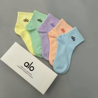 Socks
One box 5 pairs 
35 dhs🇦🇪🇦🇪

Zain138
♥️♥️♥️