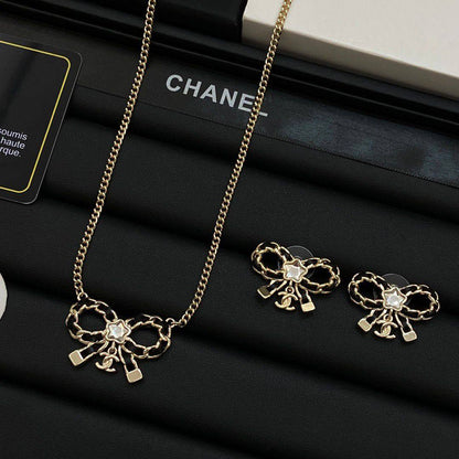 CHANEL ❤️‍🔥*
Necklace 💥
Earring ✨
Master quality 💯
With normal boxes 🗃️ 
90 dhs✅
With master box 📦 
95 dhs✅

Zain216
♥️♥️♥️