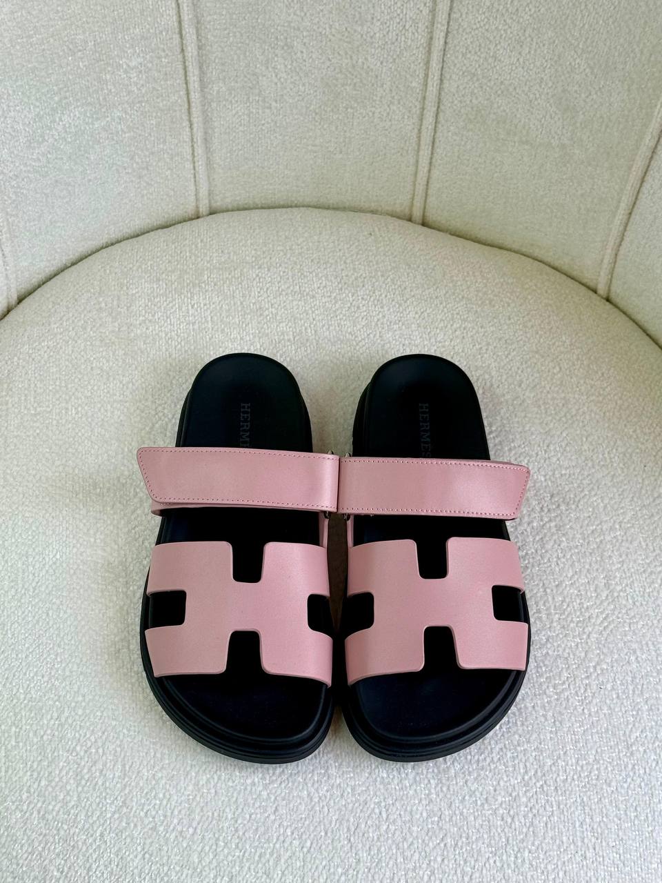 Hermes
Super *AAA* *+* Quality 💯 
With original packing🎁🎁
SIZE:36and42
Available now
450 dhs💓

Zain309
♥️♥️♥️