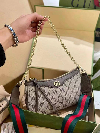 Gucci
90 dhs🪙🌨️
SIZE：24cm

 with box
🎁🎁🎁

Zain35
♥️♥️♥️