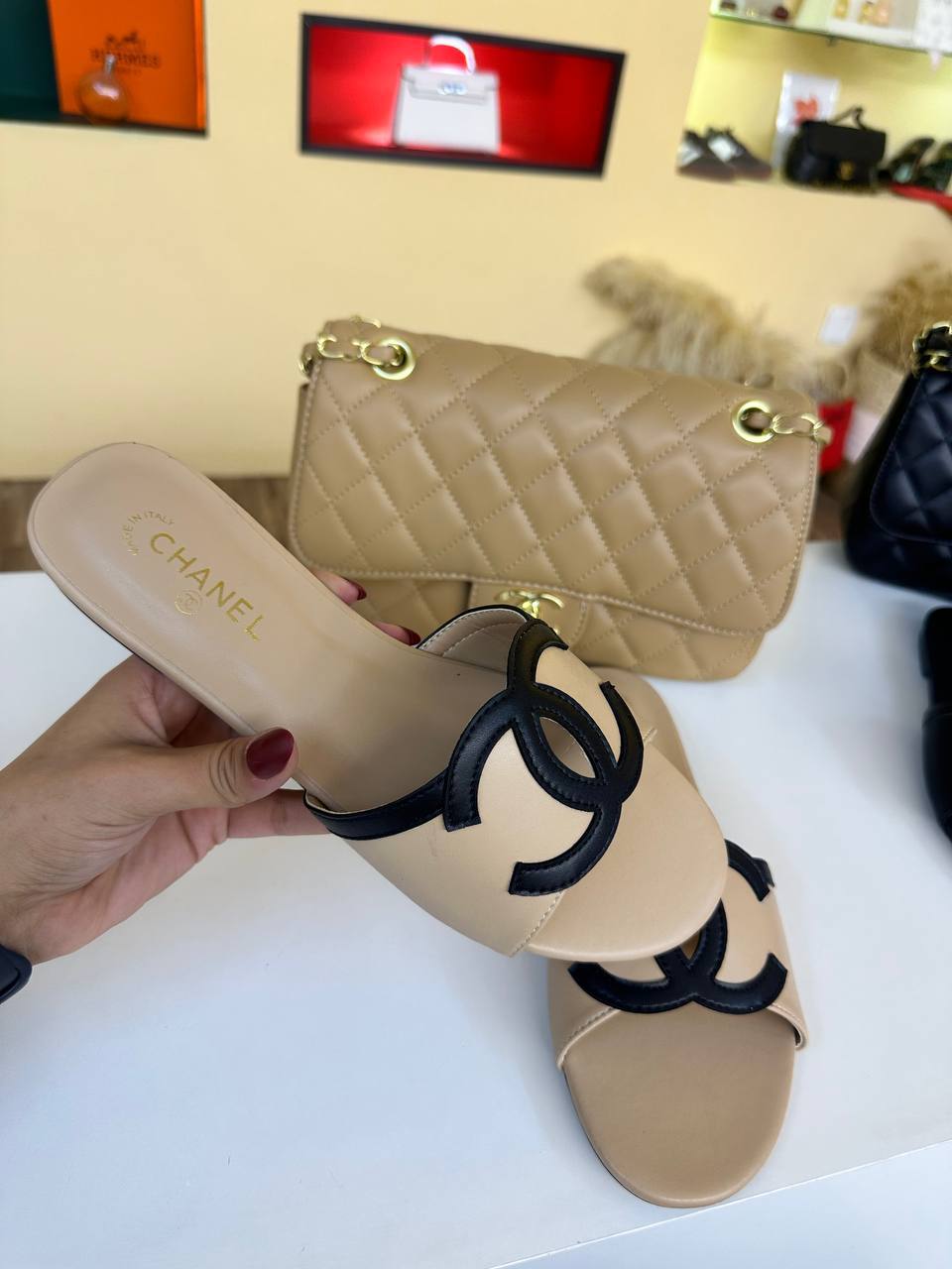 Chanel offer

180 dhs

Zain3121
♥️♥️♥️

Zc