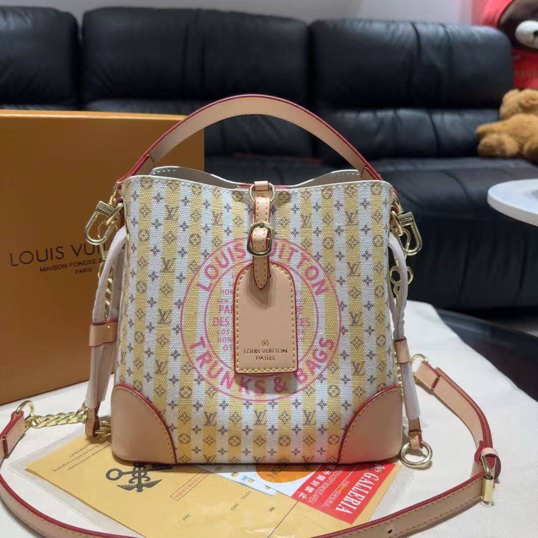 LV

NEW CAME 

HIGH QUALITY 
WITH BOX 
130 dhs🇦🇪🇦🇪

Zain39
♥️♥️♥️