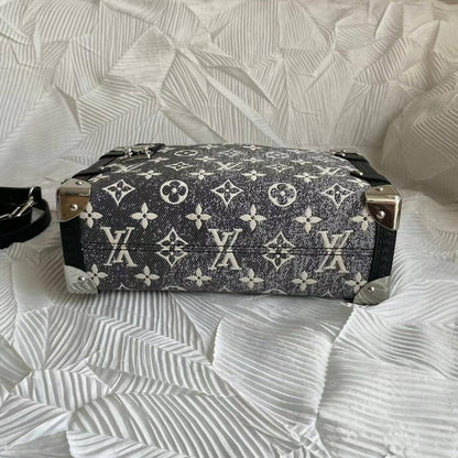 Vuitton Monogram 
Jacquard Denim Side Trunk

For Price 👇 WhatsApp✅
0568585901 
0507557372
0552275751 Owner Zain 👌

Zain71
♥️♥️♥️