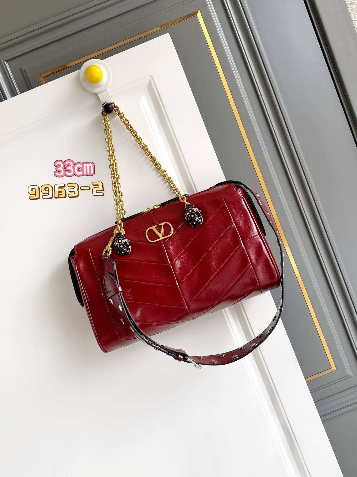 Valentino 24 cm 330 dhs🇦🇪 33 cm. 350 dhs🇦🇪 Zain153 ♥️♥️♥️ - Zain Corner Store copy & master bags shoes & more