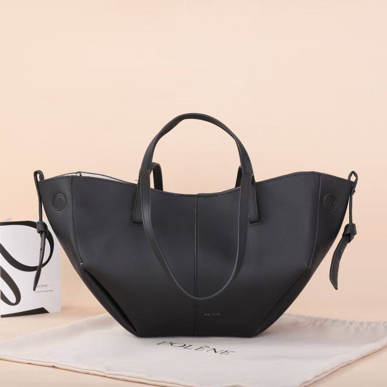 Polene

small 100 dhs🌺
big 110 dhs🌺

Zain143
♥️♥️♥️