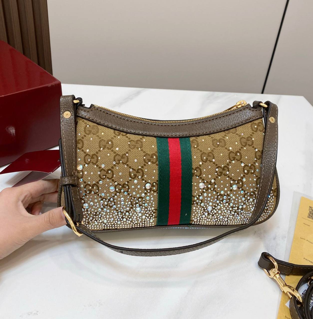 GUCCI

 COPY ONE

 WITH BOX 

155 dhs✅

Size:25cm

Zain39
♥️♥️♥️