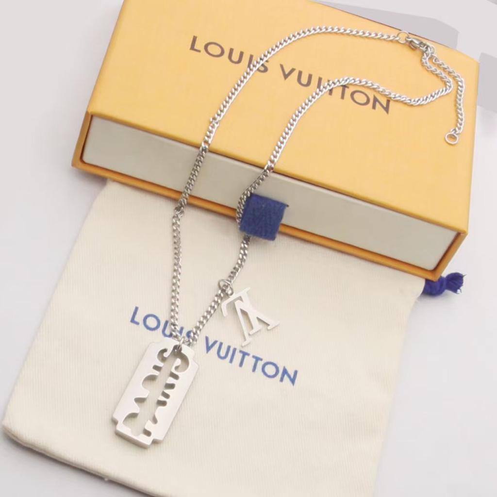 LV NECKLACE
MASTER✨💫
50 DHS✅
WITH BOX AND PAPER BAG 🎁🛍️

Zain89
♥️♥️♥️