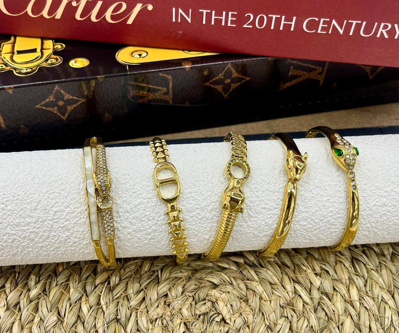 BANGLE’S
New Arrival 🍃
20 dhs🪙🌨️

Zain263
♥️♥️♥️