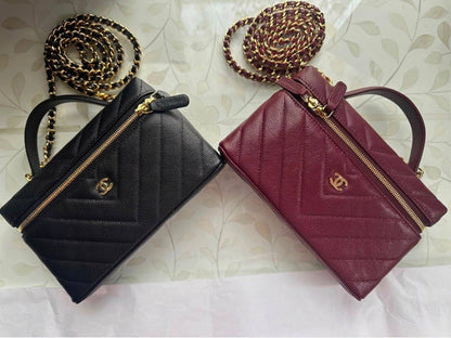 Chanel
100 dhs✅
Size：19cm
Good-quality with box

Zain35
♥️♥️♥️