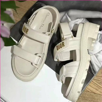 DIOR 
☘️ *SIZE  36  to 41 ☘️       
260 dhs✅

Zain224
♥️♥️♥️