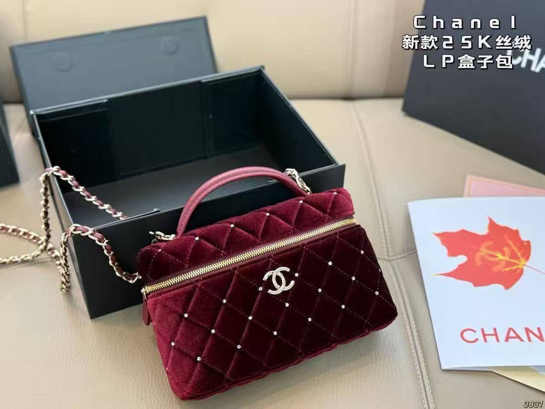 Chanel 

95 dhs

with box

size 20×5×14cm

Zain42
♥️♥️♥️