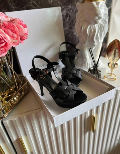 YSL 
☘️ *SIZE  36  to 41 ☘️                                                                                                       
230 dhs✅

Zain224
♥️♥️♥️