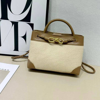 BOTTEGA VENETA
GOOD QUALITY 

WITH BOX  
🎁🎁🎁

120 dhs✅
SIZE: 25cm

Zain295
♥️♥️♥️