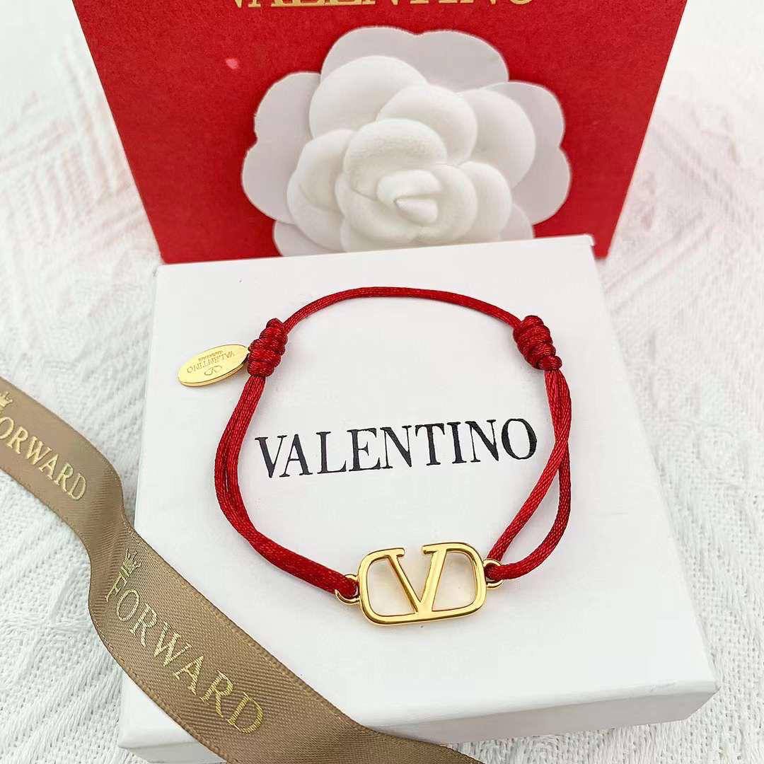 VALENTINO 
BRACELET
UNISEX
45 DHS🇦🇪🇦🇪 
WITH BOX AND PAPER BAG🎁🛍️

Zain89
♥️♥️♥️