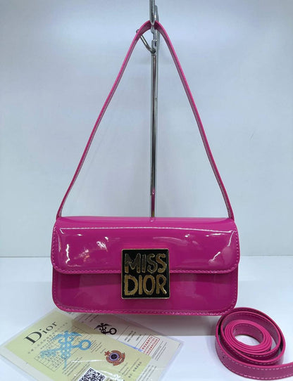Dior
High quality
With box 
90 dhs✅

Zain50
♥️♥️♥️
