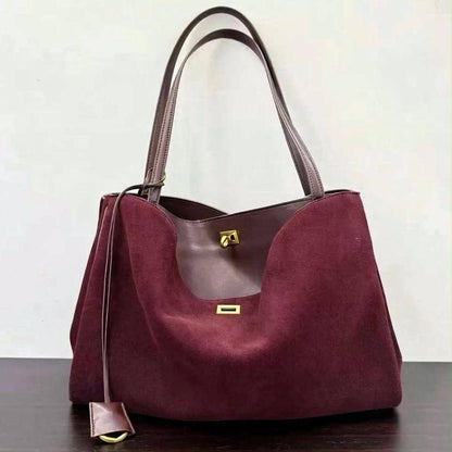 BALENCIAGA COPY ONE NEW CAME 
160 dhs🇦🇪🇦🇪

Zain295
♥️♥️♥️