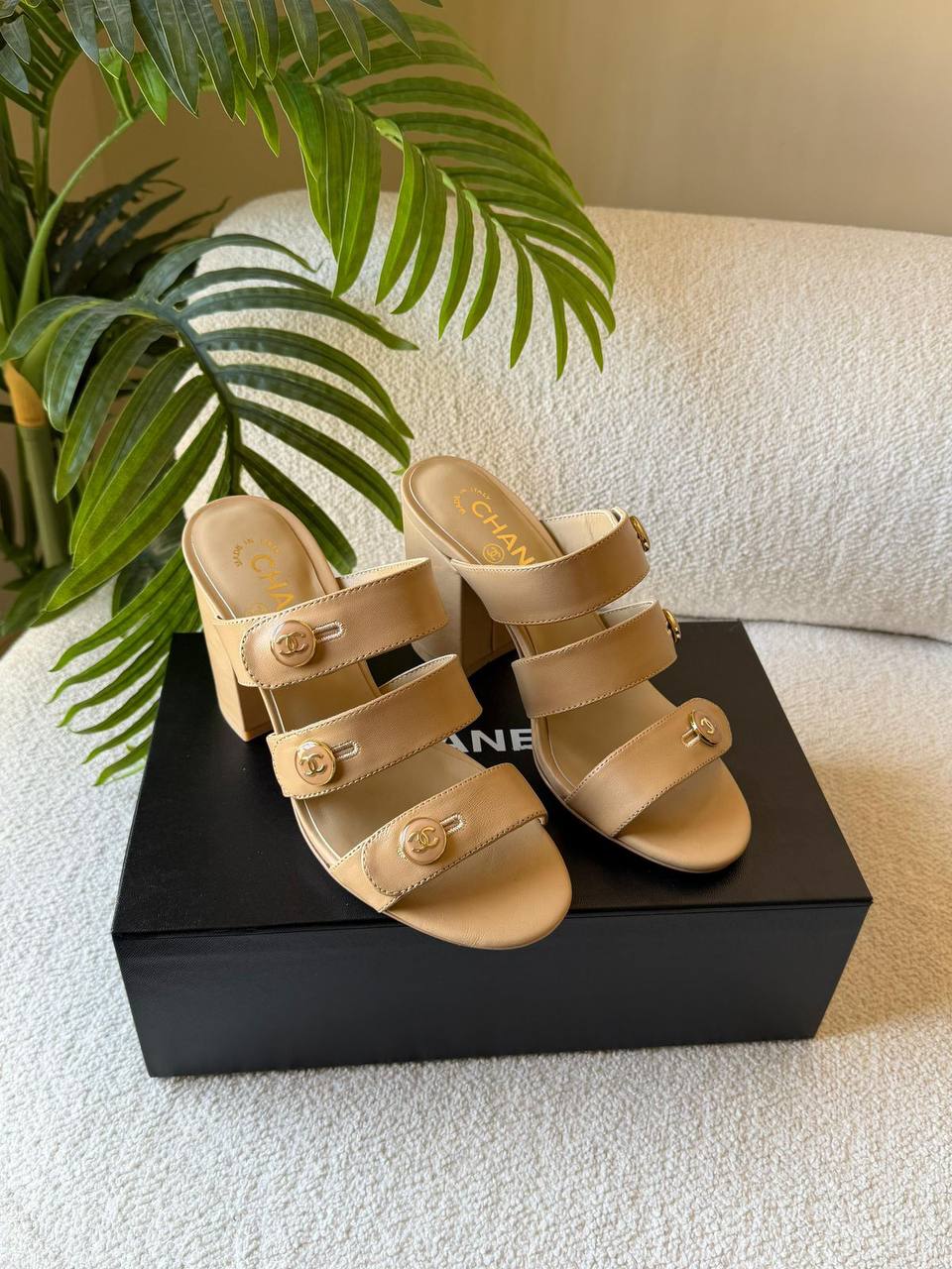 CHANEL 
SuperMaster Quality 💯
450 dhs✅
Size: 36-41💥

Zain171
♥️♥️♥️