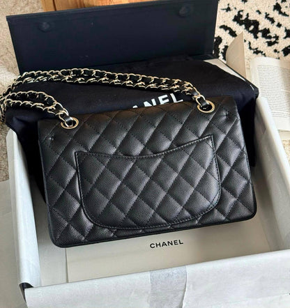 CHANEL NEW CAME HIGH QUALITY WITH FOLDING BOX 
130 dhs🇦🇪🇦🇪
(caviar)

Zain295
♥️♥️♥️