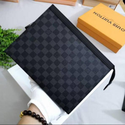 Men's Clutch
90 dhs💓
With Box

Zain33
♥️♥️♥️