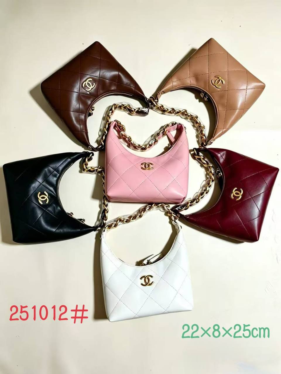 Chanel
High quality
With box 
110 dhs🇦🇪🇦🇪

Zain50
♥️♥️♥️