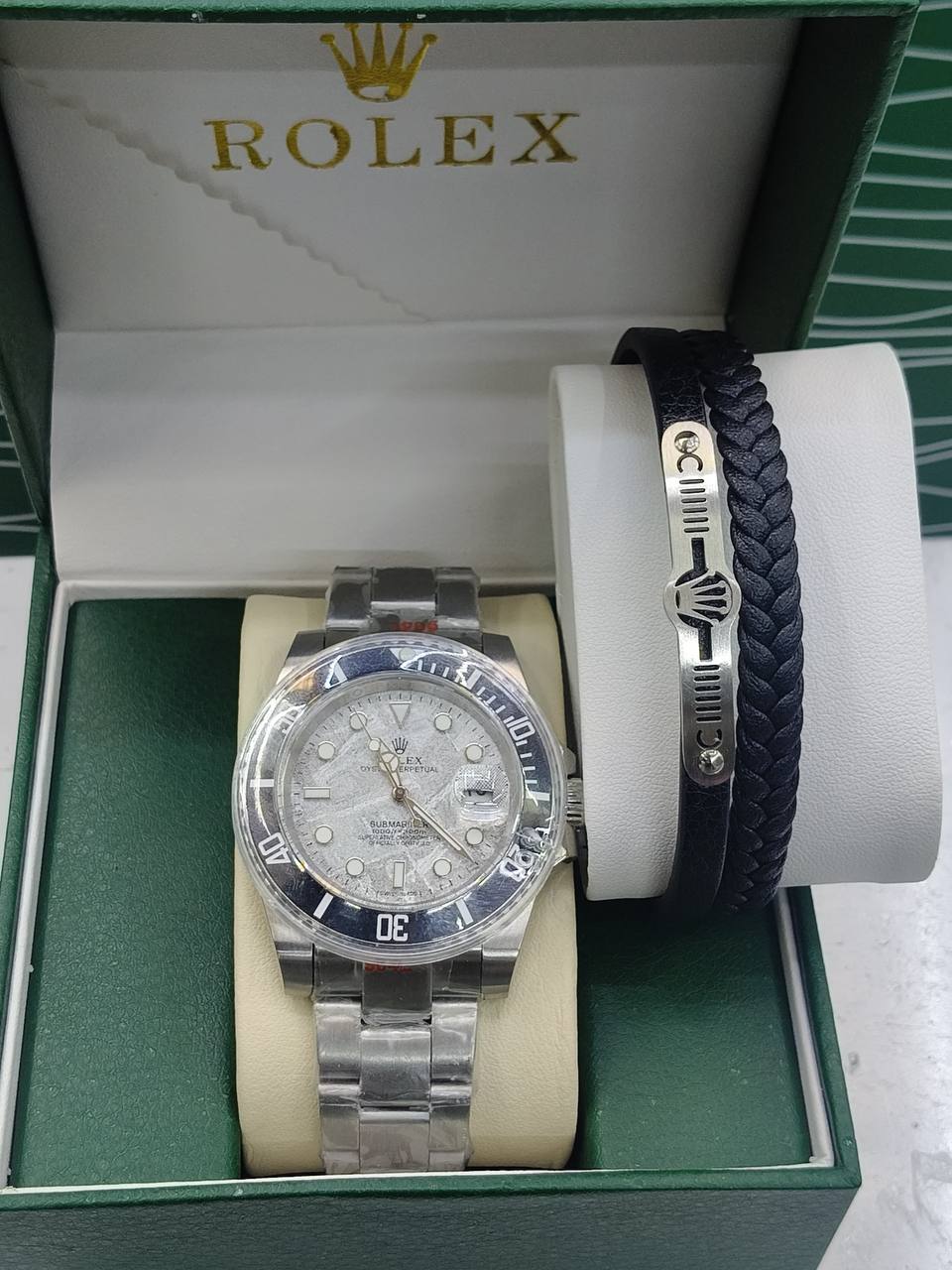 Rolex automatic 
for mens with bracelet
240 dhs✅

Zain25
♥️♥️♥️