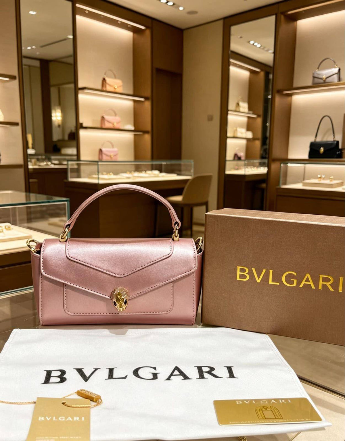 Bvlgari

115 dhs🇦🇪🇦🇪

have box
Zain07
♥️♥️♥️