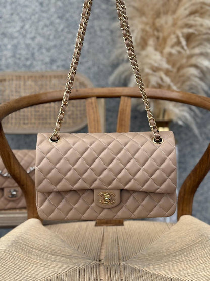 CHANEL
25cm
370 dhs✅
Top quality 
With box🎁

Zain167
♥️♥️♥️