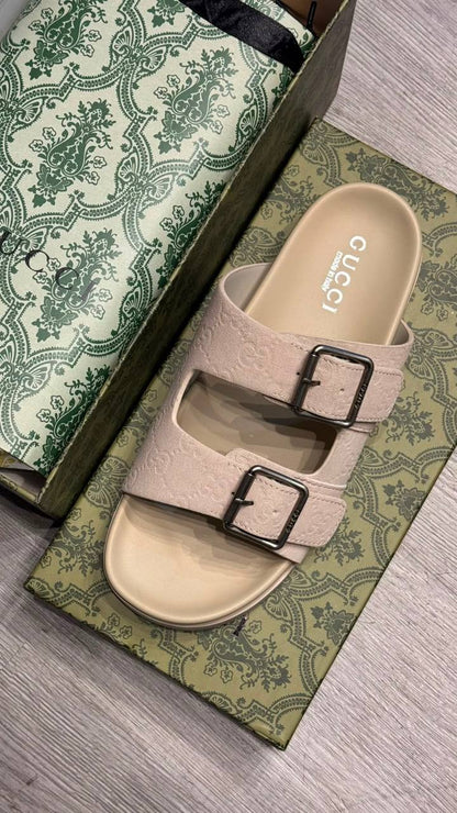 Gucci
Size 40 TO 45 
120 dhs💓

Zain183
♥️♥️♥️