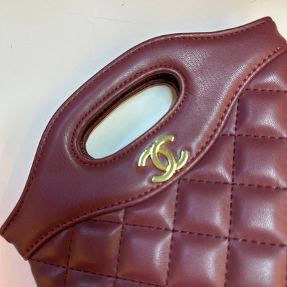 CHANEL 

GOOD QUALITY 

WITH BOX 
🎁🎁🎁

90 dhs💓

Zain39
♥️♥️♥️