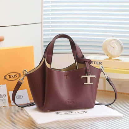 TODS
100 dhs✅

with box
🎁🎁🎁

Zain90
♥️♥️♥️