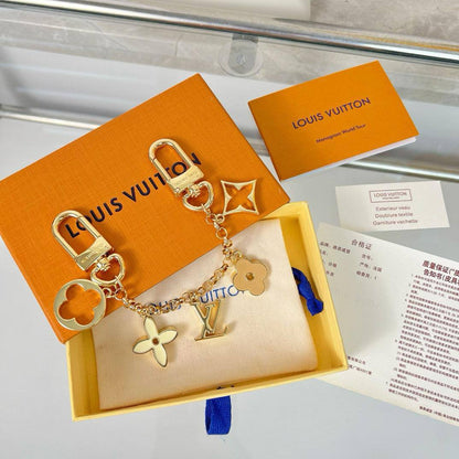 *KEY🗝️ CHAINS* 🔆
*BAG CHARMS*
80 dhs🪙🌨️
      *Each*
      *with*
*Good Box* 📦
🎁🎁🎁

*MASTER QUALITY*

Zain89
♥️♥️♥️
