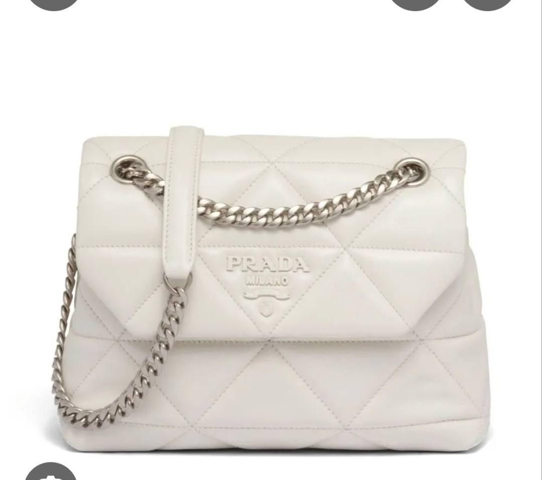 Prada 
Withbox
100 dhs🇦🇪🇦🇪🇦🇪

Zain143
♥️♥️♥️