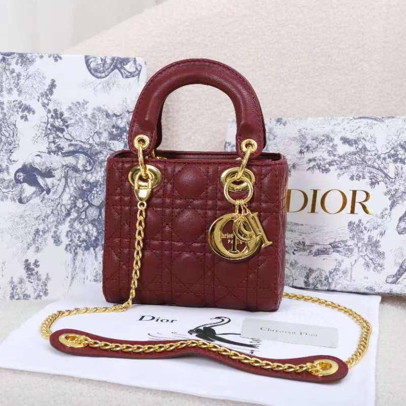 Bags
95 dhs✅
With box 🎁
high quality

Zain26
♥️♥️♥️