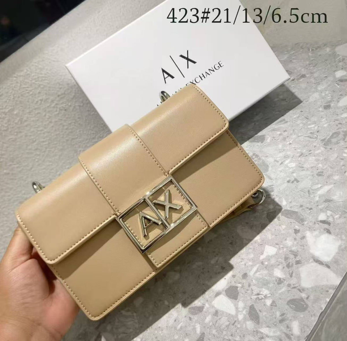 Armani Exchange
Good quality 💯
Size:21*cm
110 dhs🇦🇪🇦🇪🇦🇪

With box 📦🔥🔥

Zain70
♥️♥️♥️