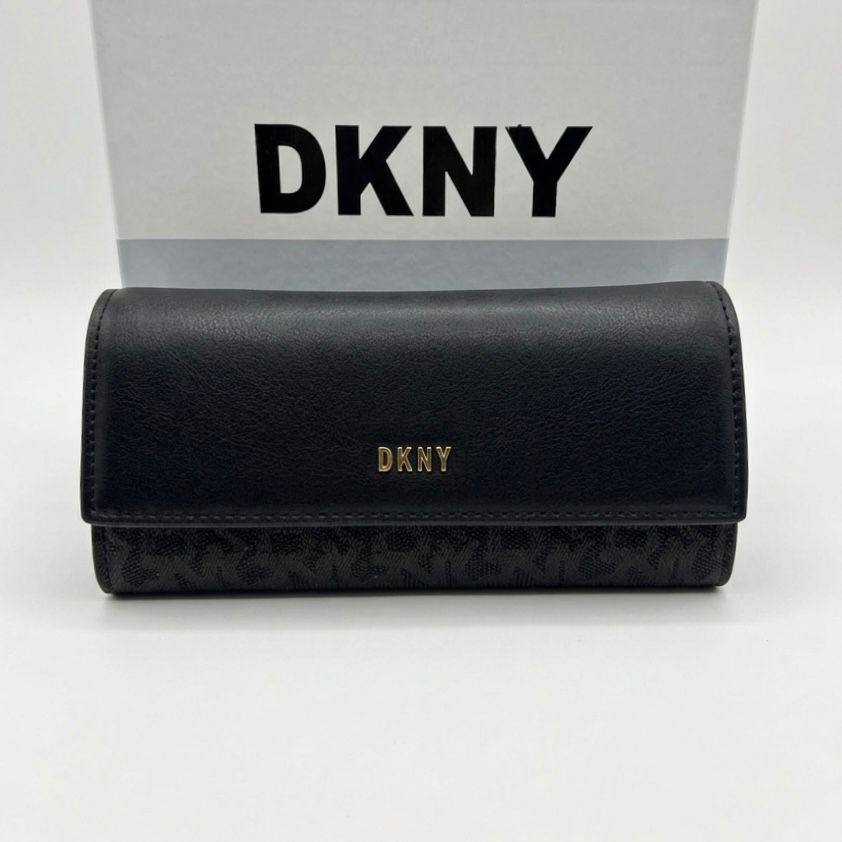DKNY

High quality

With box 
100 dhs🇦🇪🇦🇪

Zain50
♥️♥️♥️