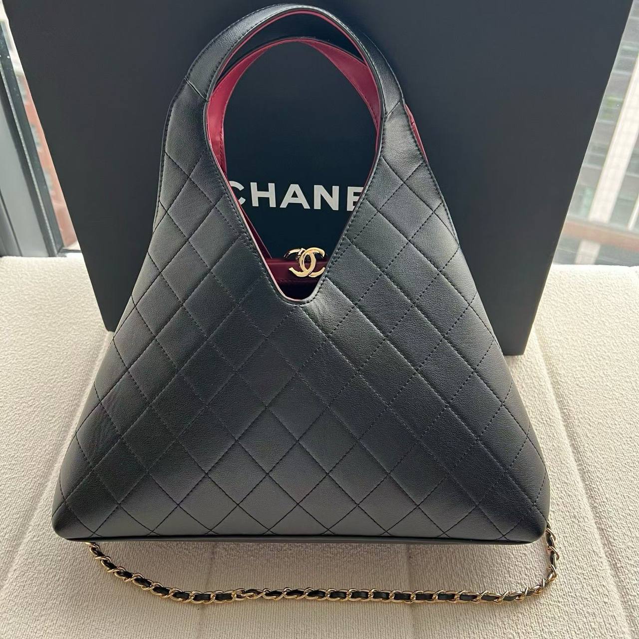 Chanel

New arrival 
31cm

320 dhs🇦🇪🇦🇪

Zain228
♥️♥️♥️