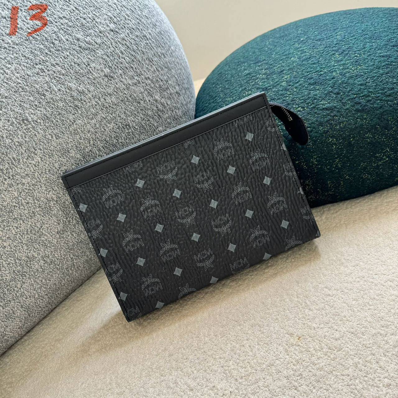 Pouch Bags 

with box🎁🎁🎁

65 dhs🌺

Good Quality

Zain137
♥️♥️♥️