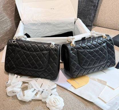 CHANEL NEW CAME HIGH QUALITY WITH FOLDING BOX 
130 dhs🇦🇪🇦🇪

Zain295
♥️♥️♥️