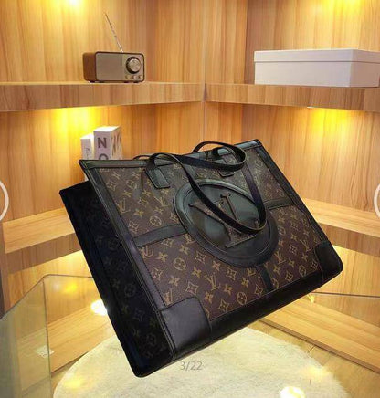 YSL / Guess / LV
Size: 45 ~ 25  cm

85 dhs🪙🌺
（YSL design with box 🎁）

Zain115
♥️♥️♥️