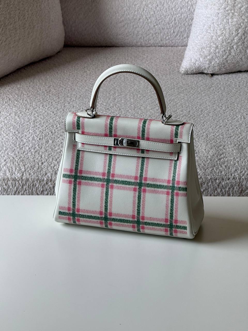 Hermes
 kelly lizard 25cm💕master quality😍with box❤️
610 dhs✅

Zain52
♥️♥️♥️