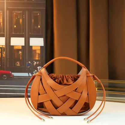 BOTTEGA NEW CAME HIGH QUALITY WITH BOX 
130 dhs✅

Zain295
♥️♥️♥️