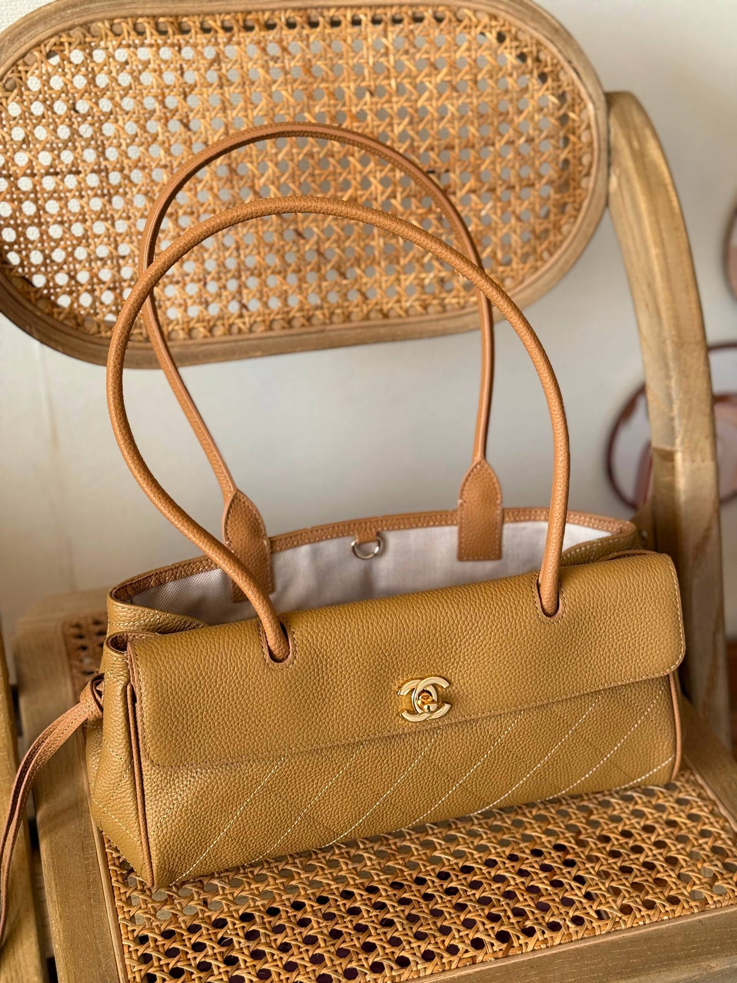 New Collection✨✨✨
CHANEL
32cm
420 dhs🇦🇪🇦🇪
*MASTER QUALITY*
With box🎁

Zain167
♥️♥️♥️
