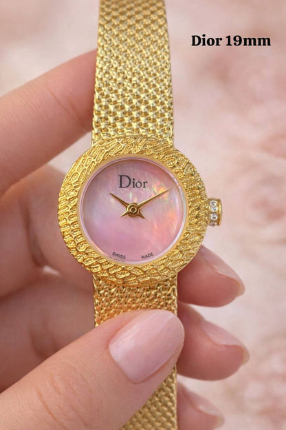 Dior watch for ladies good quality 
180 dhs✅
 (size 19mm)

Zain59
♥️♥️♥️