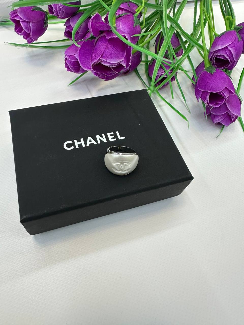 CHANEL ❤️‍🔥*
Ring 💍 
Available size 6,7,8,9
Master quality 💯
With normal boxes 🗃️ 
50 dhs✅
With master box 📦 
65 dhs✅

Zain216
♥️♥️♥️